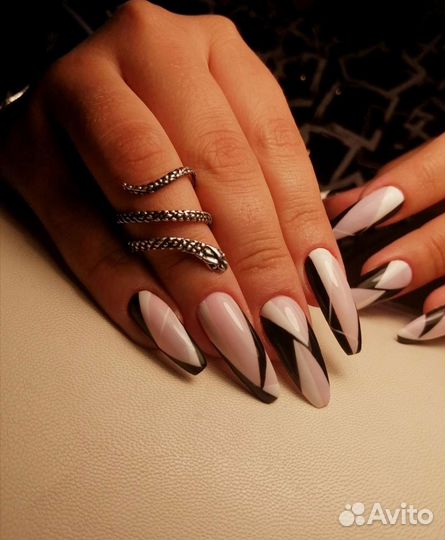 Маникюр, педикюр, наращивание ногтей