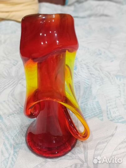 Ваза родничок Красный Май цветное стекло СССР