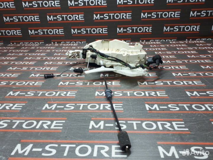 Замок двери задний левый Mercedes-Benz S-Class