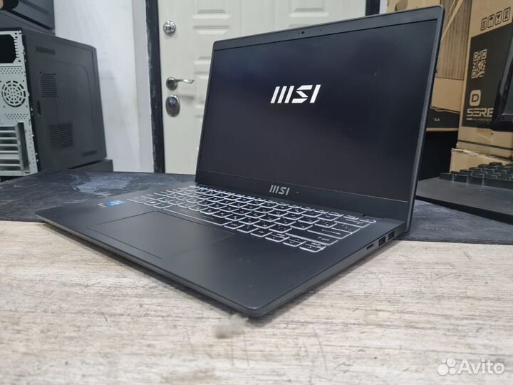 Msi modern 14 i3-1215U 8gb FHD SSD 256gb