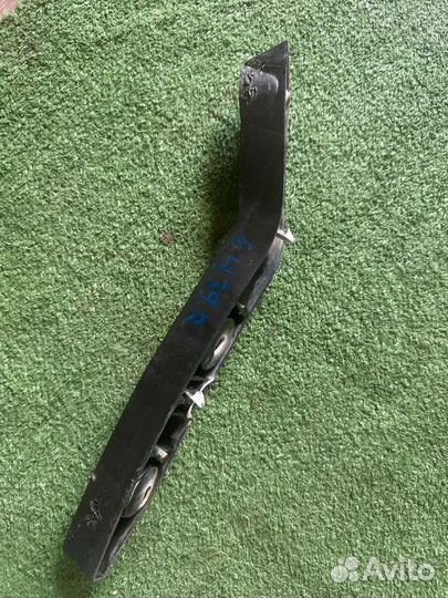 Крепление бампера переднее правое Ford Focus 2