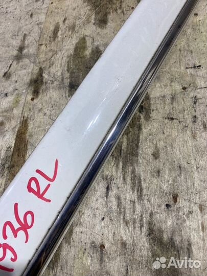 Молдинг на дверь задний левый Mercedes-Benz