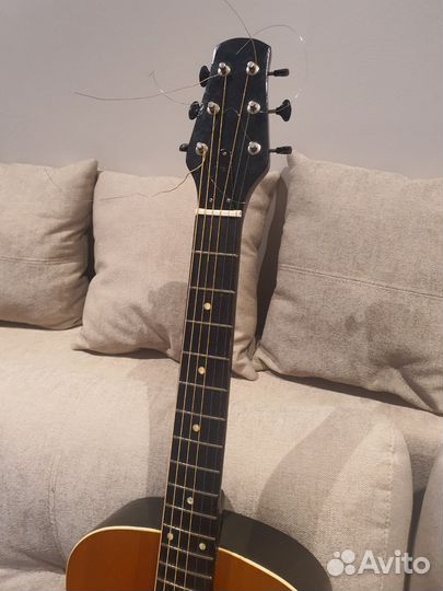 Акустическая гитара