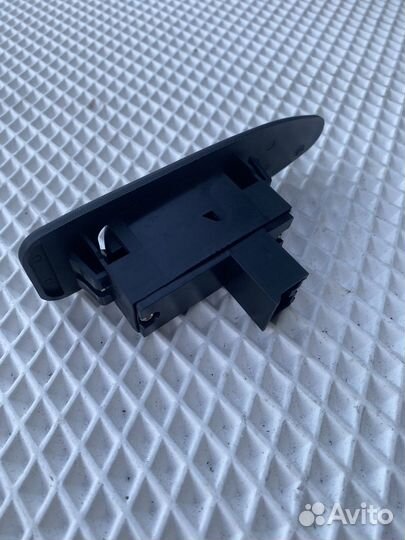 Кнопка стеклоподьемника Mitsubishi carisma