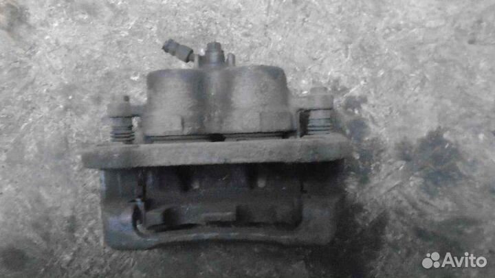 Суппорт передний правый Hyundai Santa Fe 2 2.2