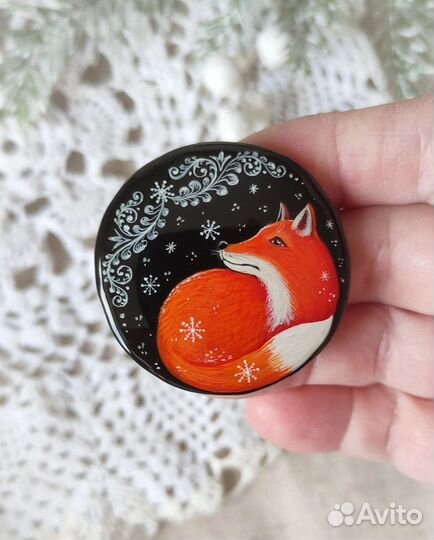 Брошь ручной работы с худ.росписью лиса