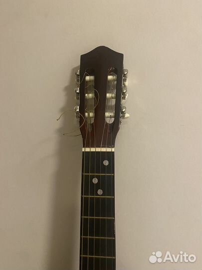 Акустическая гитара шестиструнная