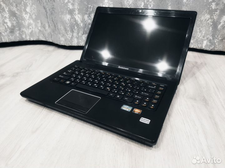 Ноутбук Lenovo i5/8Gb/SSD+HDD/AMD Radeon