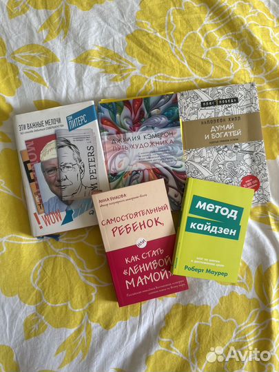 Много книг в ассортименте