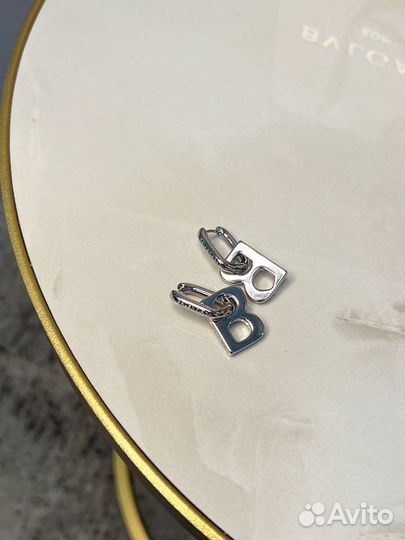 Серьги Balenciaga с гравировкой