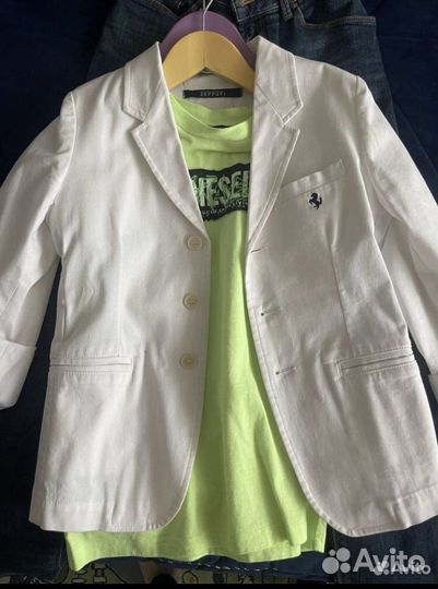 Пиджак Ferrari и джинсы Armani