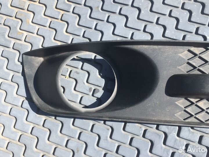 Решетка в бампер правая VW sharan