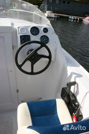 Стеклопластиковый каютный катер Виза Легант-515К