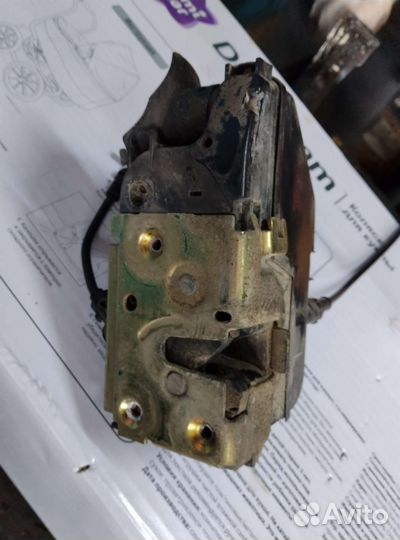 Замок двери передней левой меган-2