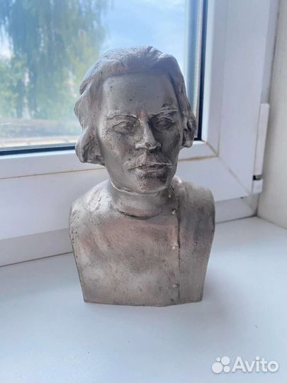 Бюст горького