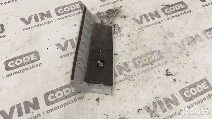 Обшивка задней правой стойки Ford Kuga 1