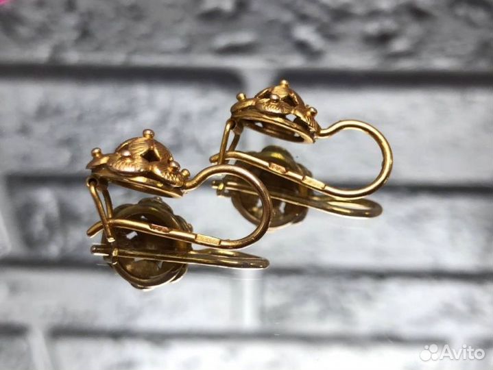 Золотые серьги 583 пробы массой 3,57 грамма