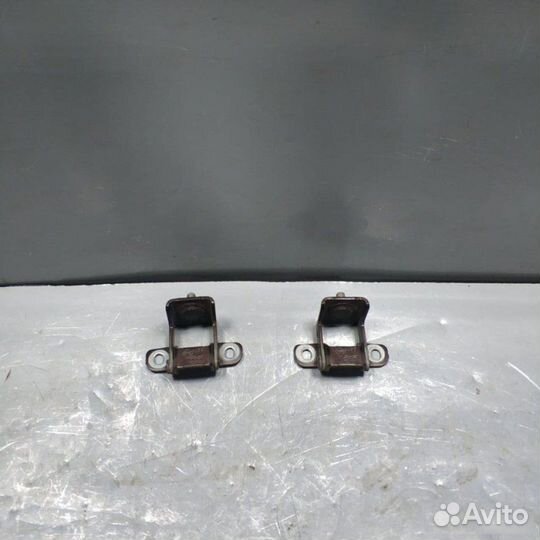 Петля крышки багажника Renault Kaptur 1 1.6-L