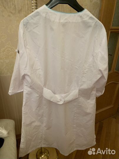 Белый медицинский халат