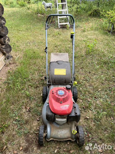 Продам бензиновую газонокосилку Honda HRG 415 C1