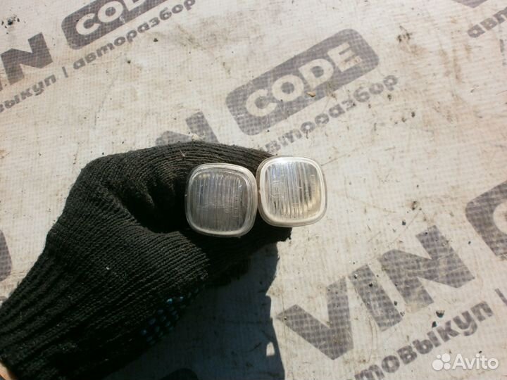 Указатель поворота в крыло Шкода Фабия 1