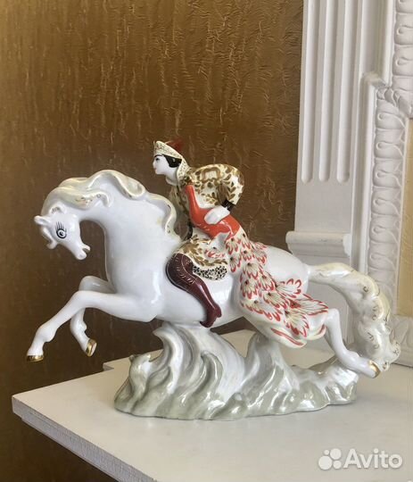 Статуэтка Иван царевич и жар птица. лзфи