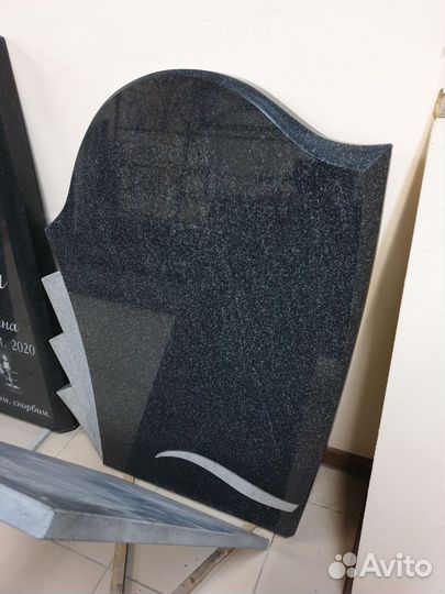 Гранитные стеллы