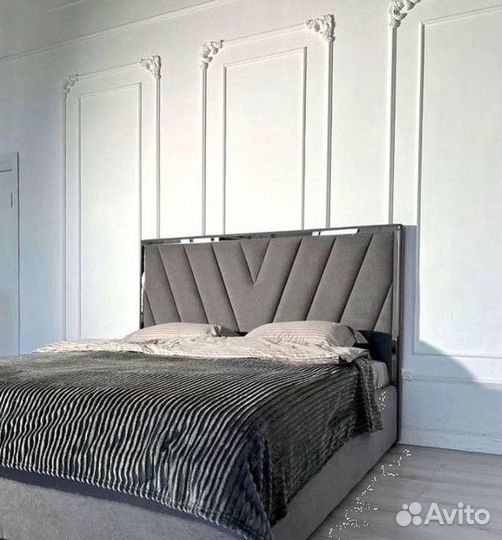 Кровать двуспальная новая мягкая