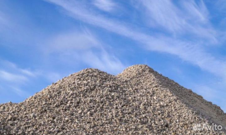 Щпс гранитный. Гравий речной 5-20. Глина. Куча щебня. Отсев гравийного щебня.