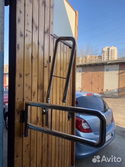 Откидной поручень