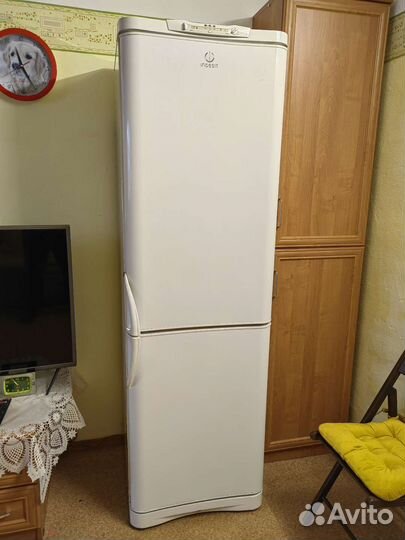 Холодильник Indesit c 240g