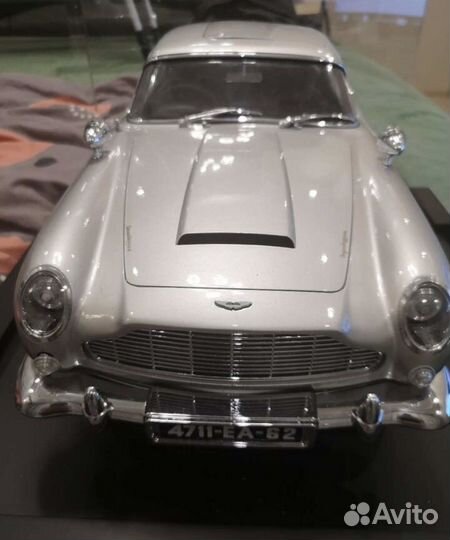 Aston martin db5 модель