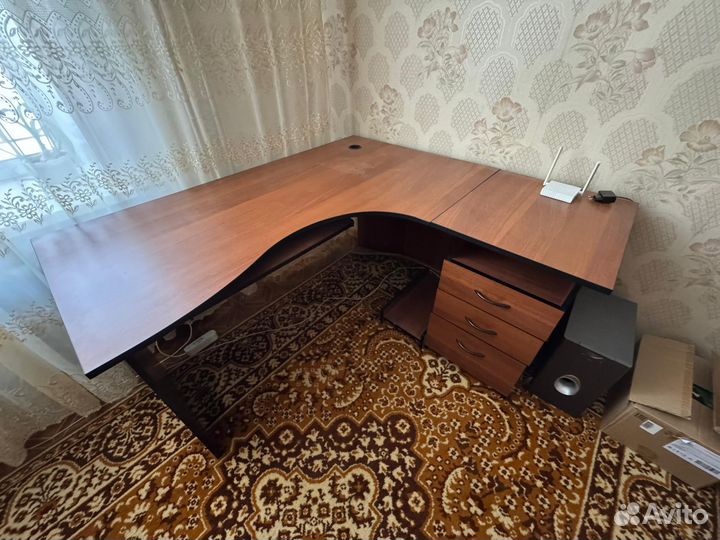 Компьютерный стол