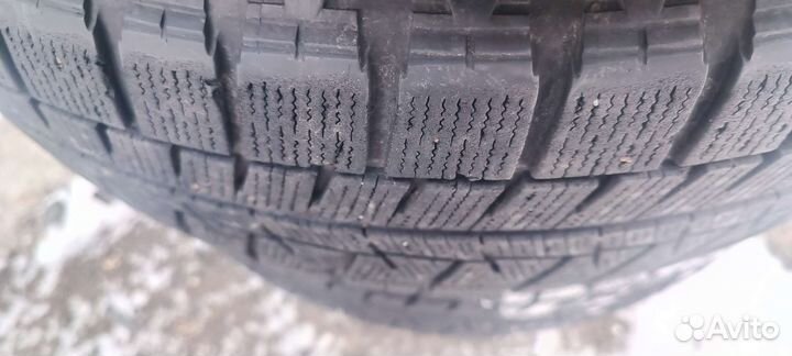Bridgestone Blizzak Revo GZ 215/60 R17 96Q