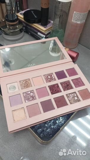 Продам палетка Huda Beauty Nud на все времена 1200
