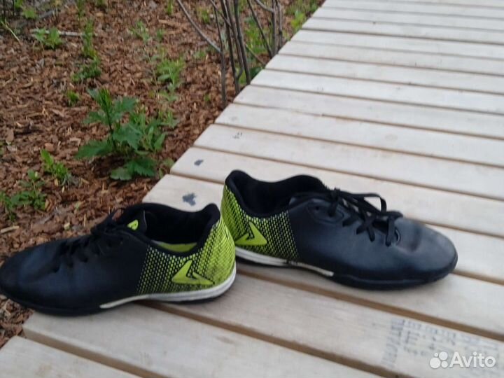 Бутсы demix 40 размер нет стельки