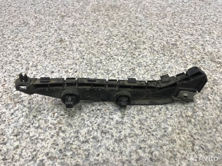 Кронштейн бампера передний левый Honda Civic 4D