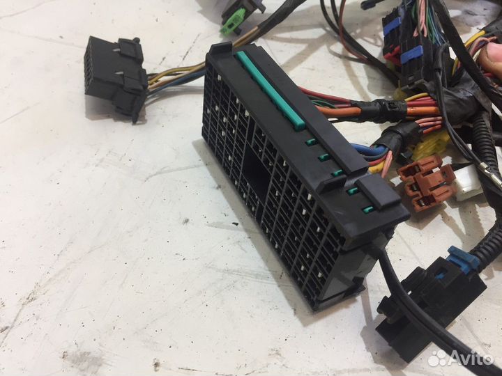 Электропроводка под торпедо (Kia Cerato)