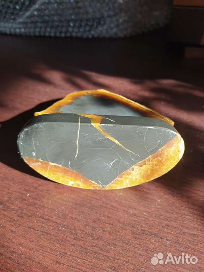 Интерьерный сувенир из симбирцита