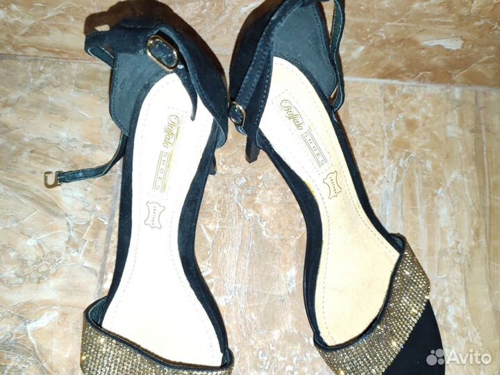 Босоножки 38