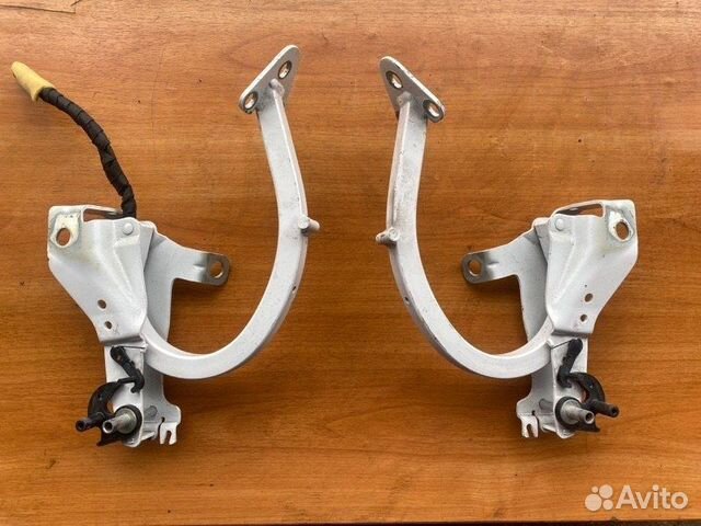 Петля крышки багажника Skoda Superb седан сayc