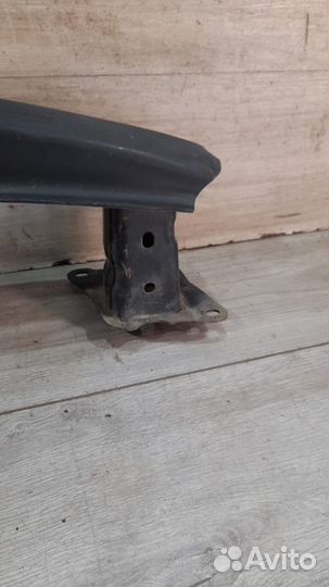 Усилитель заднего бампера Volkswagen Golf 5 С 2003