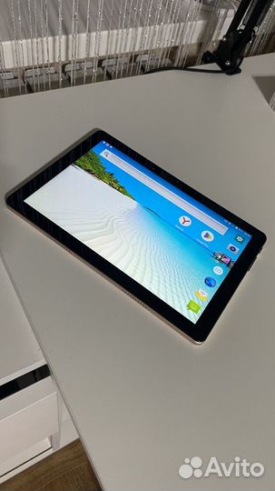 Хороший Планшет диагональ 28 см, память 12/512