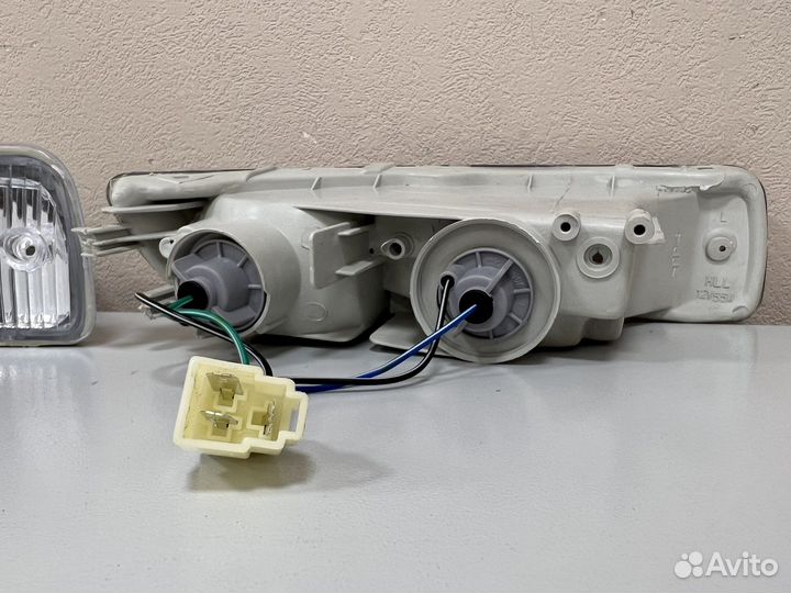 Туманки с поворотником Toyota Corona 190