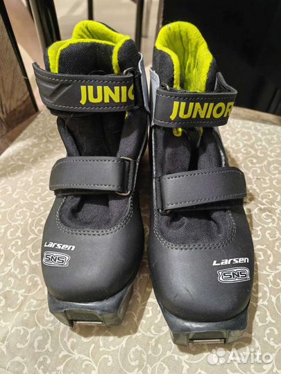 Ботинки лыжные детские. 35 размер одевали 2 раза