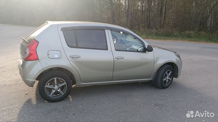 Renault Sandero 1.4 МТ, 2014, 275 277 км