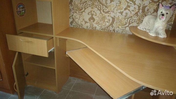 Письменный стол