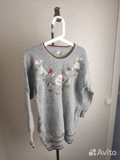 Кофта женская с красивой цветочной вышивкой XXL
