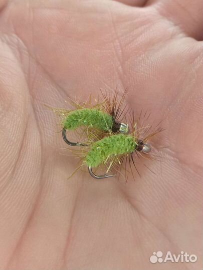 Мушка для ловли Хариуса из синели-шартрез