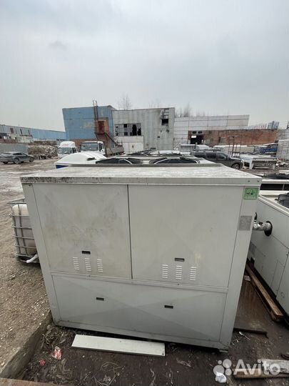 Чиллер промышленный 270 кВт наработка меньше часа